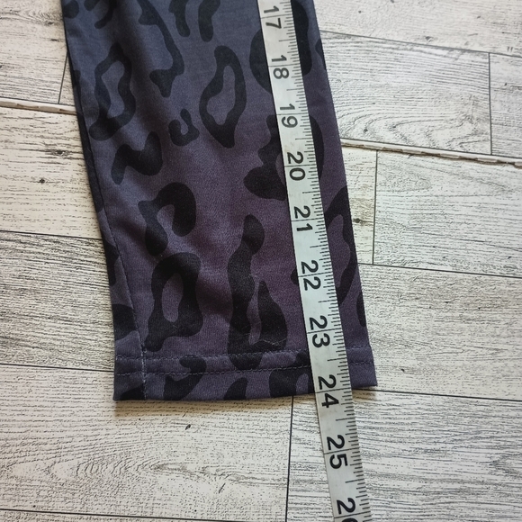 Maysoar tunic top With Pockets Leopard Print Long Sleeve V Neck Large NWT - Picture 5 of 11